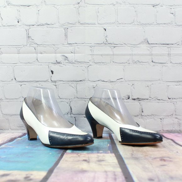 Salvatore Ferragamo Leather Kitten Heel Size 7.5 B - Picture 3 of 9